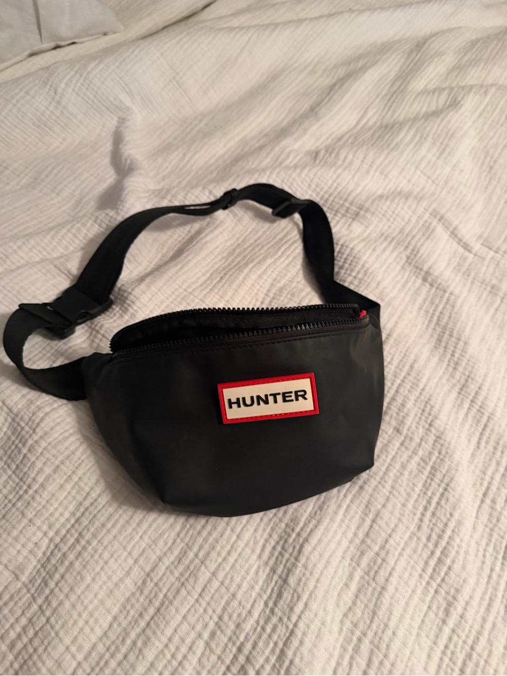 Hunter Black Belt Bag with Red Logo Accent